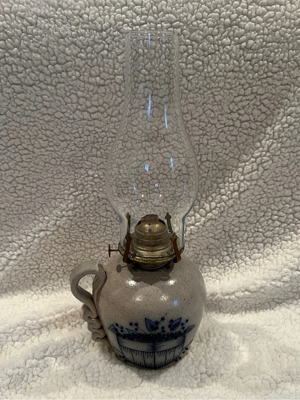 Salmon Falls Stoneware Blueberry Basket Oil Lamp 1995 with Chimney & Wick